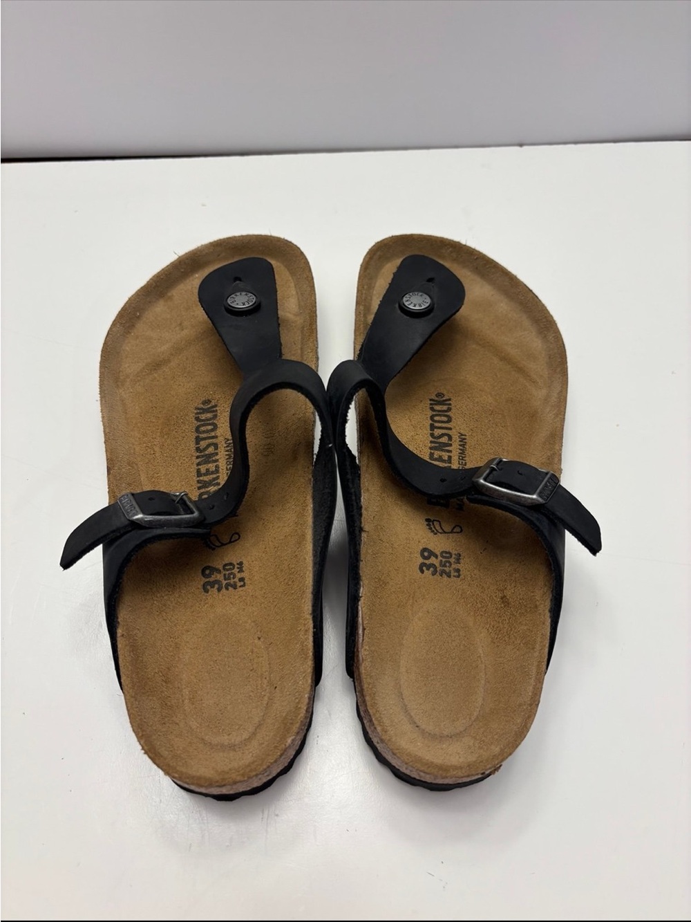 Birkenstock
Women's Gizeh Adjustable Strap Thong Sandals size 39(8.5) - Picture 4 of 9